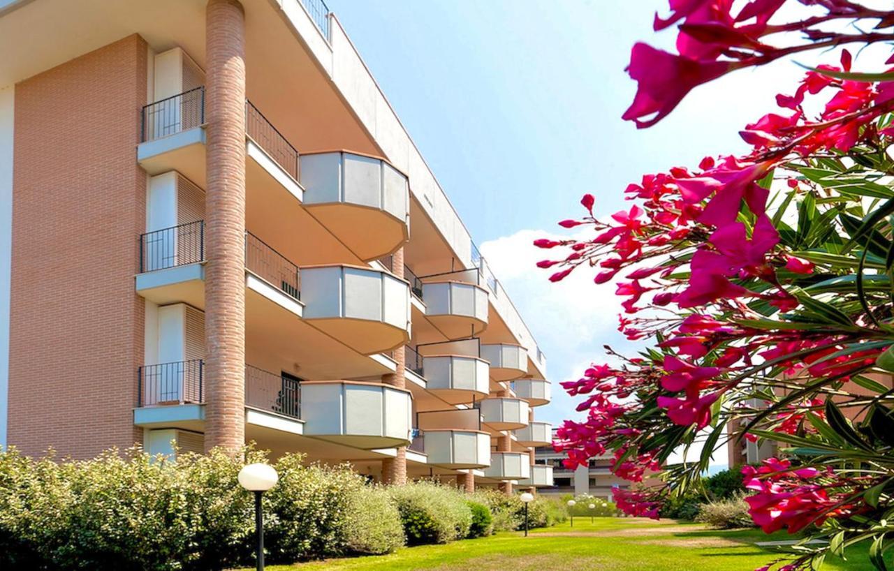 Isa-Apartments 4 Beds In Residence With Swimming-Pool In San Vincenzo, Just 600 Meters From The Sea Exteriör bild