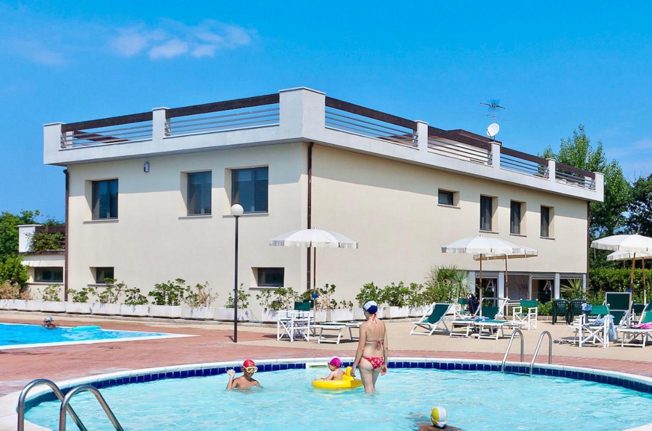 Isa-Apartments 4 Beds In Residence With Swimming-Pool In San Vincenzo, Just 600 Meters From The Sea Exteriör bild